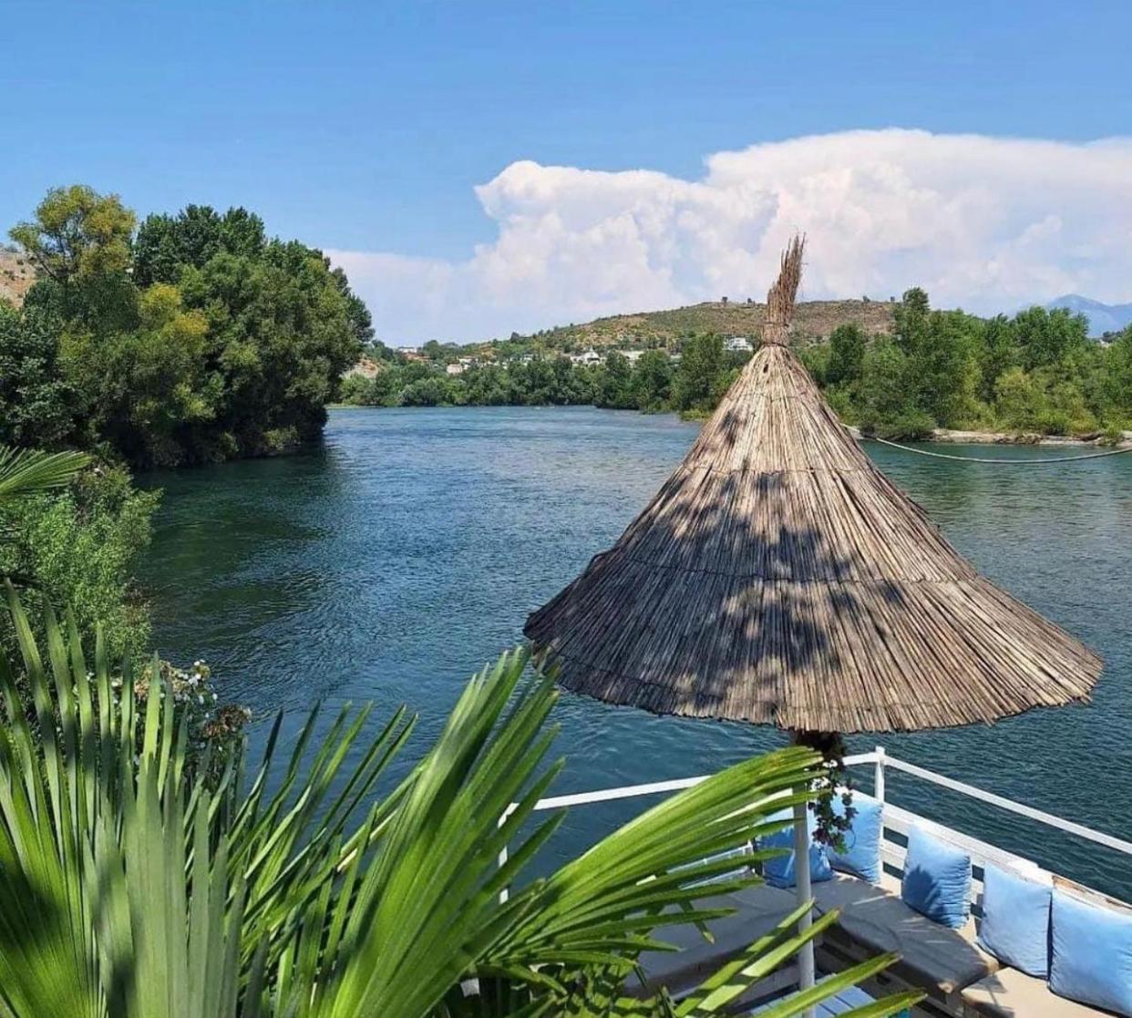 Villa Teverde Shkodër エクステリア 写真