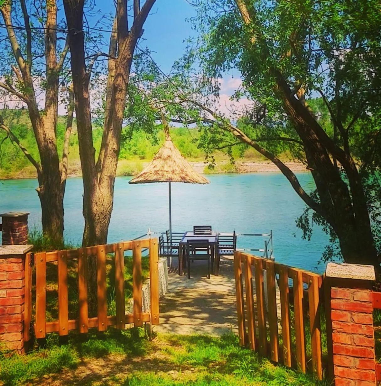Villa Teverde Shkodër エクステリア 写真