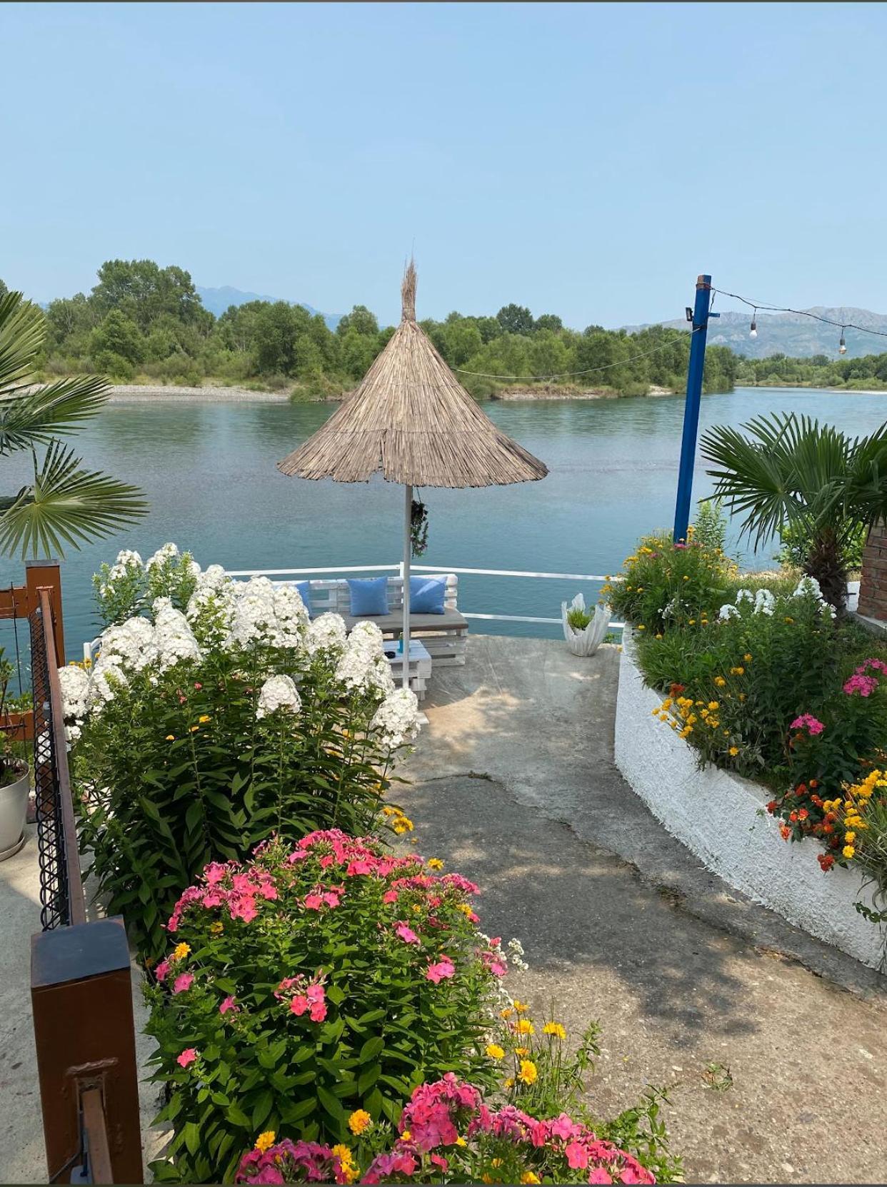 Villa Teverde Shkodër エクステリア 写真