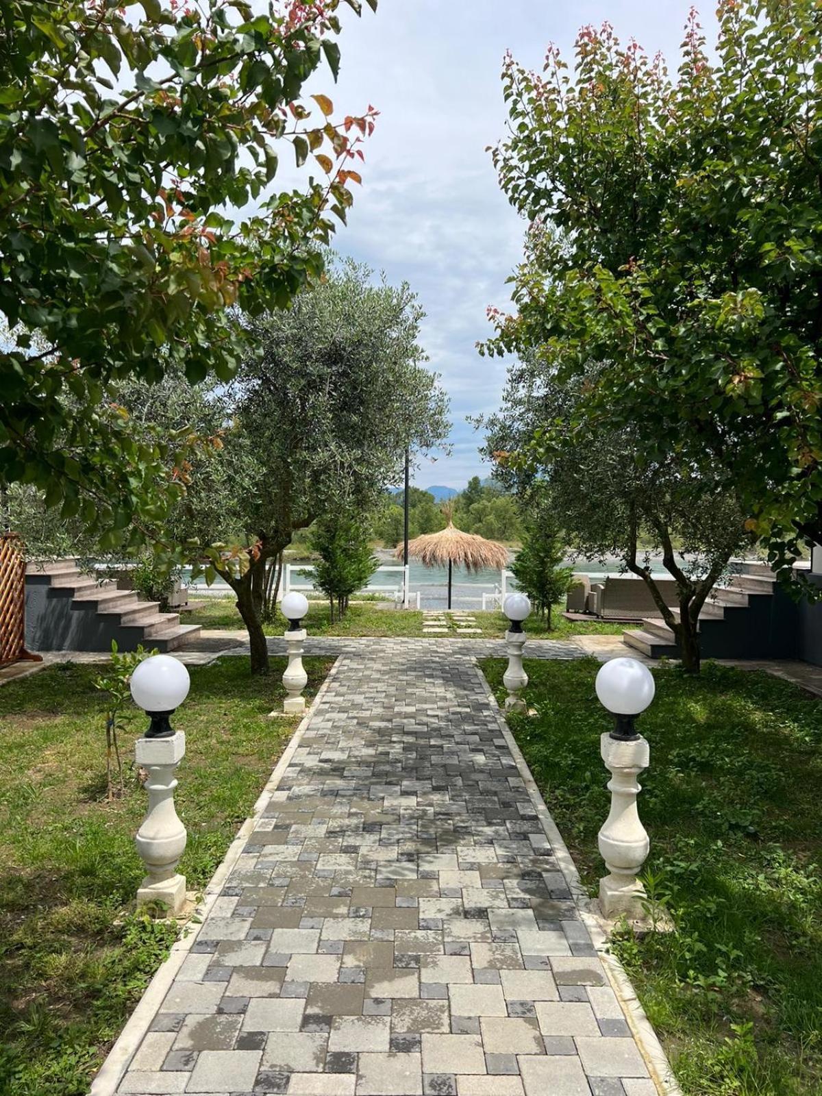 Villa Teverde Shkodër エクステリア 写真