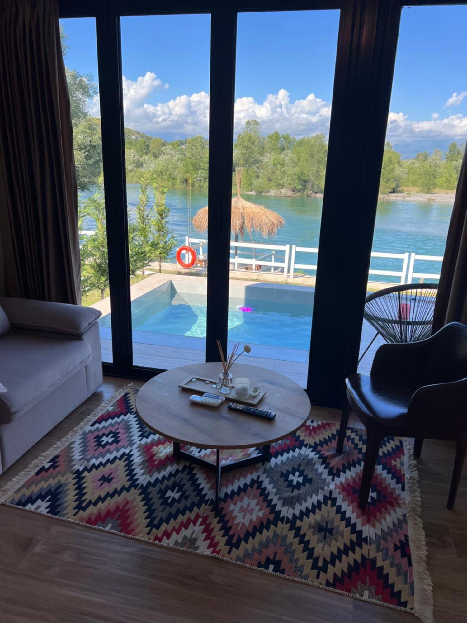 Villa Teverde Shkodër エクステリア 写真