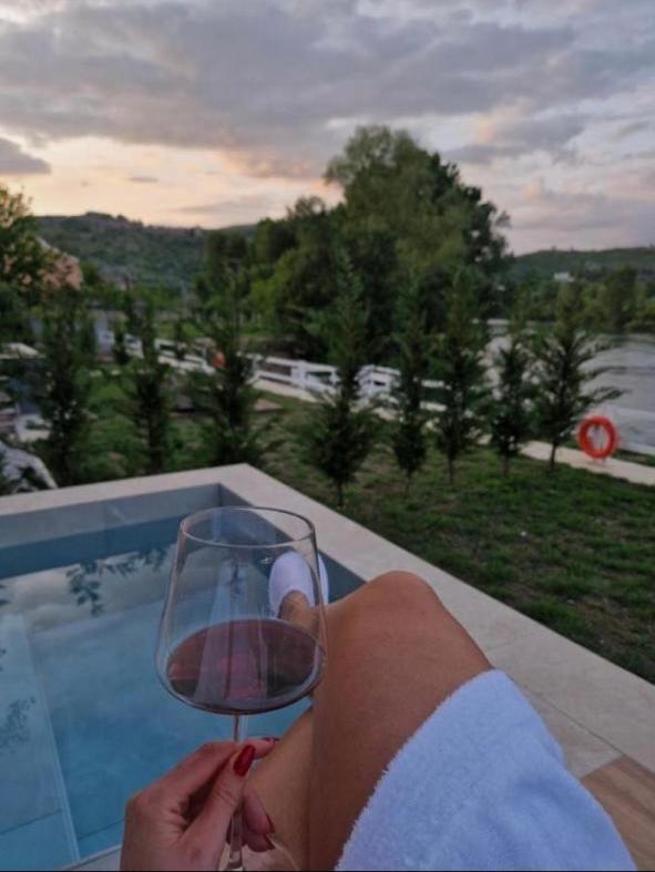 Villa Teverde Shkodër エクステリア 写真