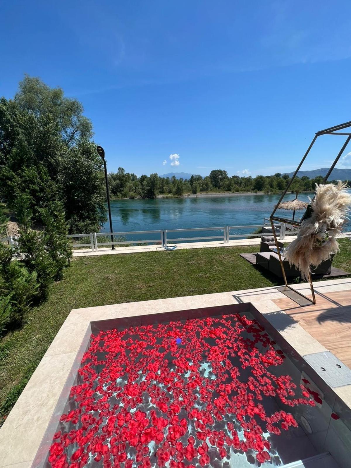 Villa Teverde Shkodër エクステリア 写真