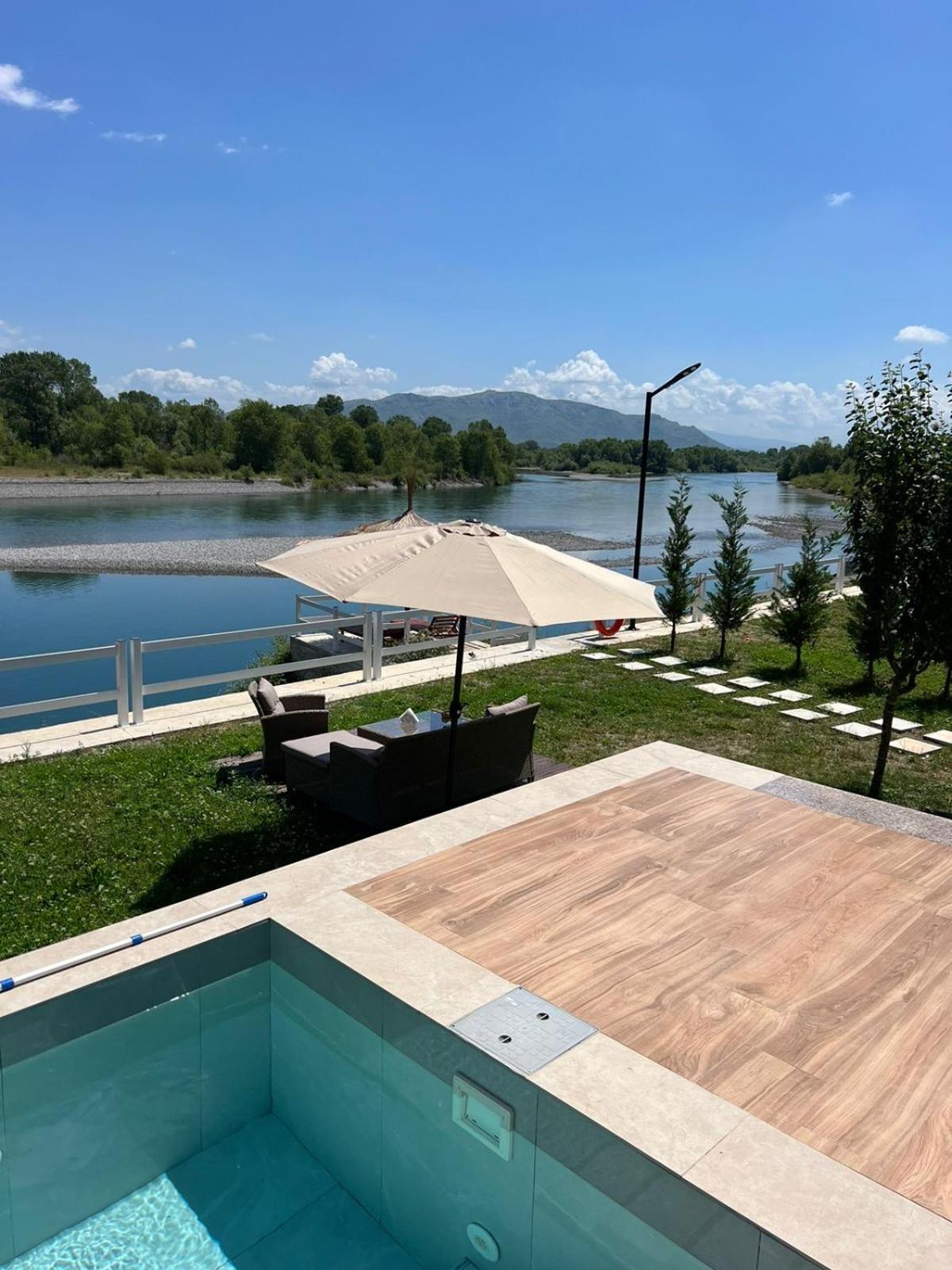 Villa Teverde Shkodër エクステリア 写真