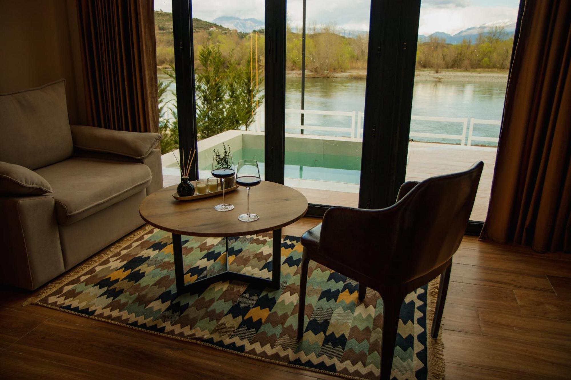 Villa Teverde Shkodër エクステリア 写真
